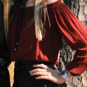 OFF SHOULDER CRIMSON TOP SMALL
